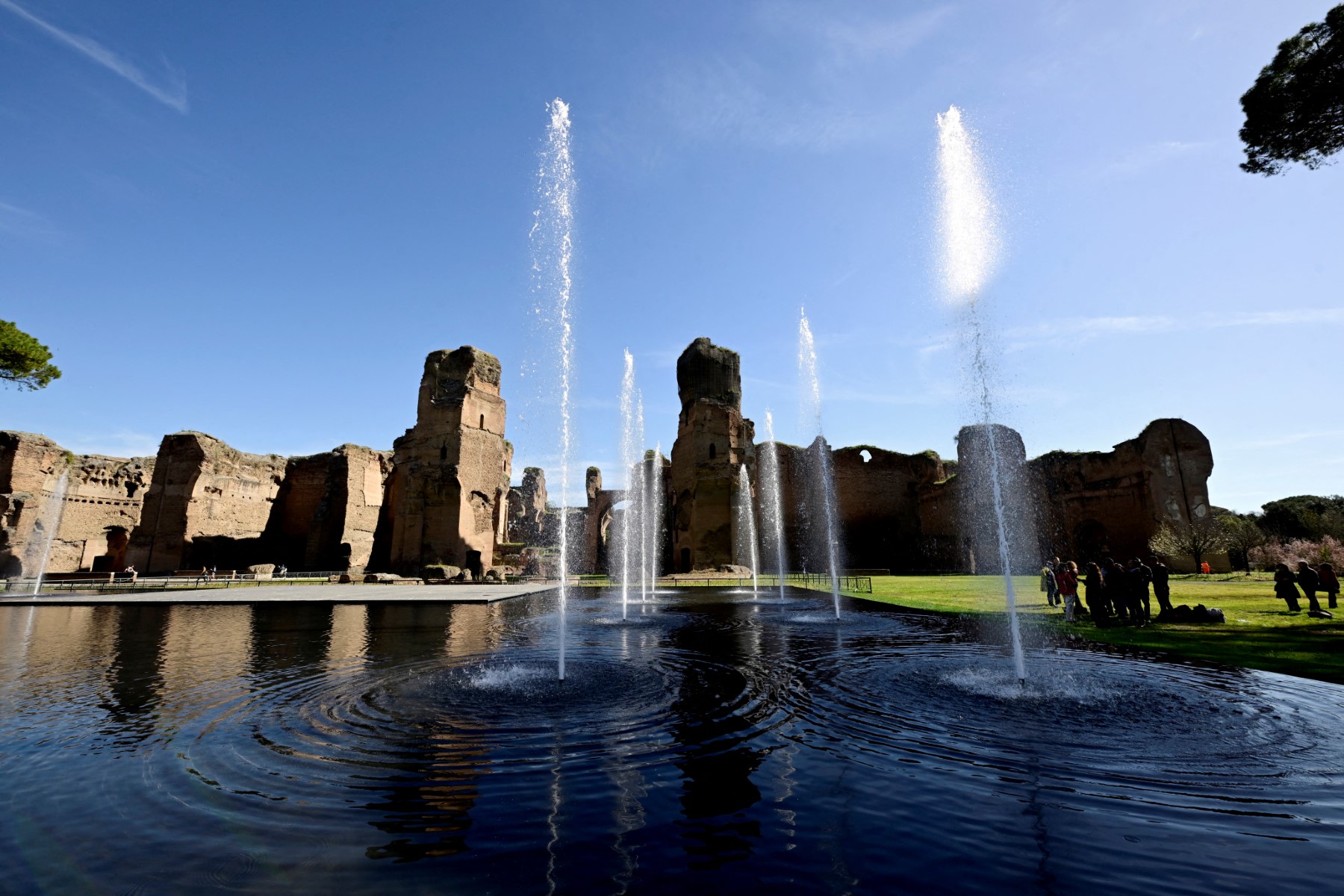 بالصور- تدشين مرآة مائية جديدة في حمامات كاراكالا الأثرية في روما